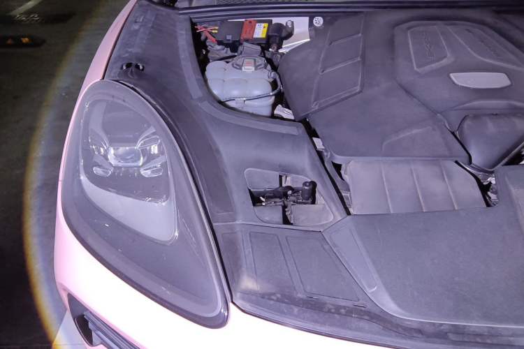 Used Porsche Cayenne 2018 Cayenne 3.0T Engine Bay Right
