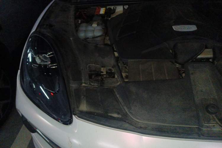 Used Porsche Cayenne 2018 Cayenne 3.0T Engine Bay Right