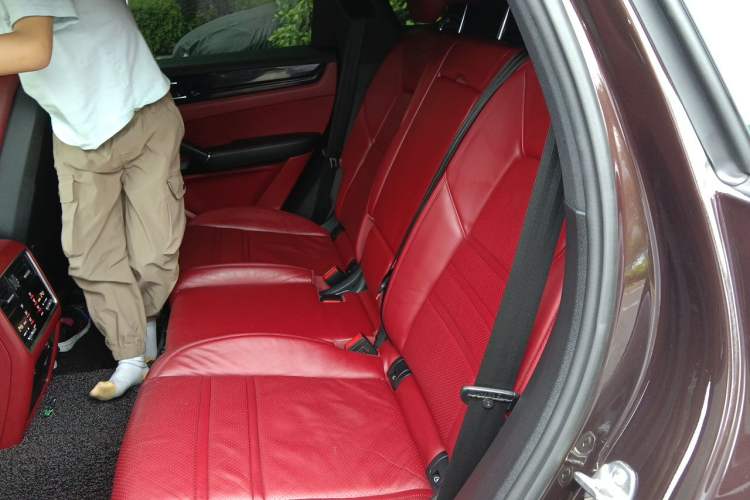 Used Porsche Cayenne 2018 Cayenne 3.0T Left Rear Seat