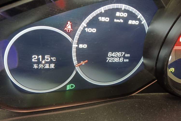 Used Porsche Cayenne 2018 Cayenne 3.0T Odometer Close Up