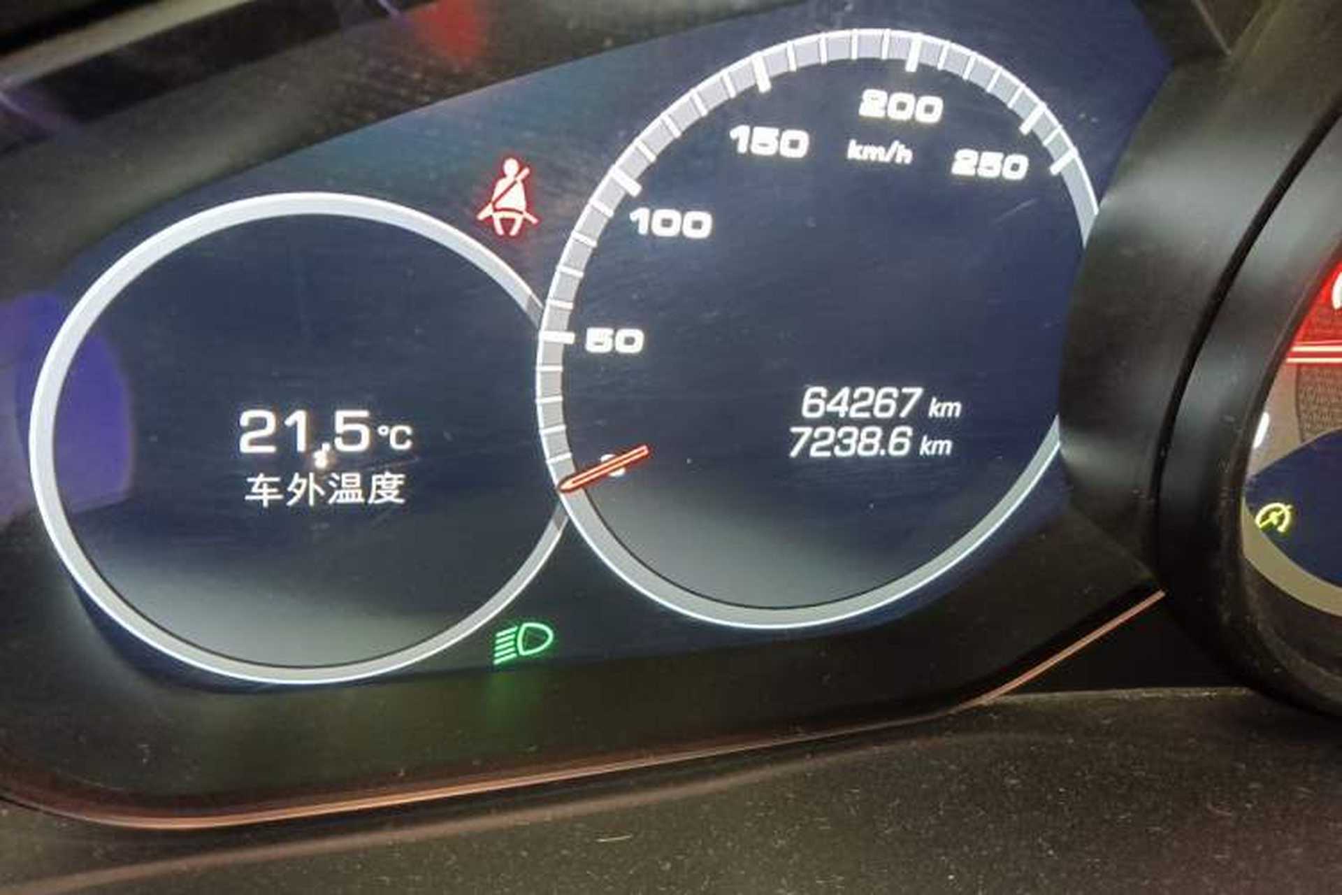 Used Porsche Cayenne 2018 Cayenne 3.0T Odometer Close Up