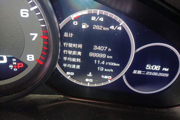 Used Porsche Cayenne 2018 Cayenne 3.0T Odometer Close Up