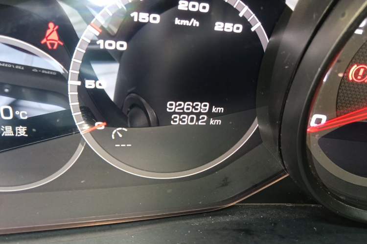 Used Porsche Cayenne 2018 Cayenne 3.0T Odometer Close Up