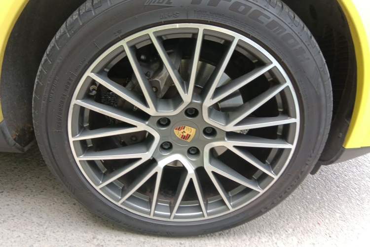 Used Porsche Cayenne 2018 Cayenne 3.0T Right Front Wheel Hub