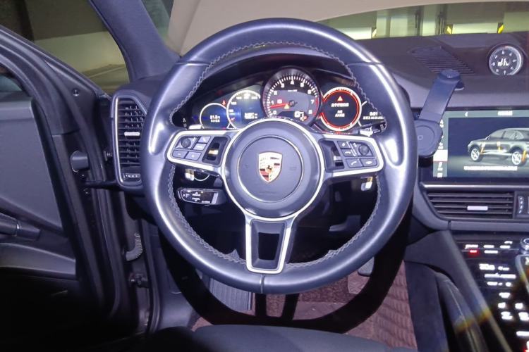 Used Porsche Cayenne 2018 Cayenne 3.0T Steering Wheel