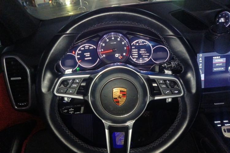 Used Porsche Cayenne 2018 Cayenne 3.0T Steering Wheel