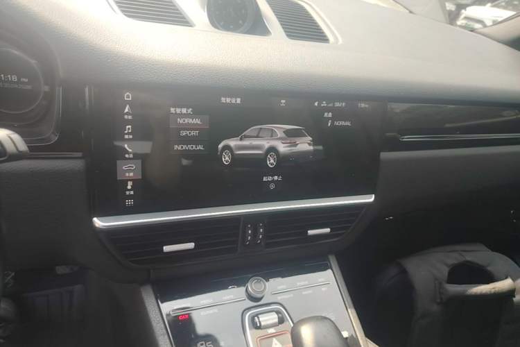 Used Porsche Cayenne 2018 Cayenne 3.0T Audio And AC Panel