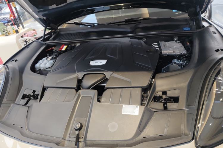 Used Porsche Cayenne 2018 Cayenne 3.0T Engine Bay
