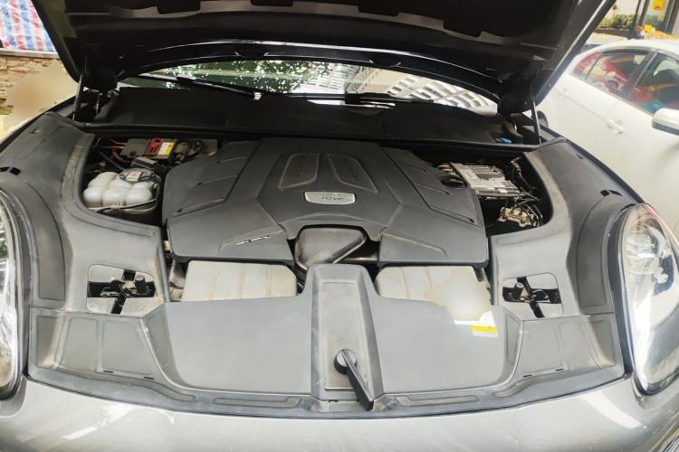 Used Porsche Cayenne 2018 Cayenne 3.0T Engine Bay