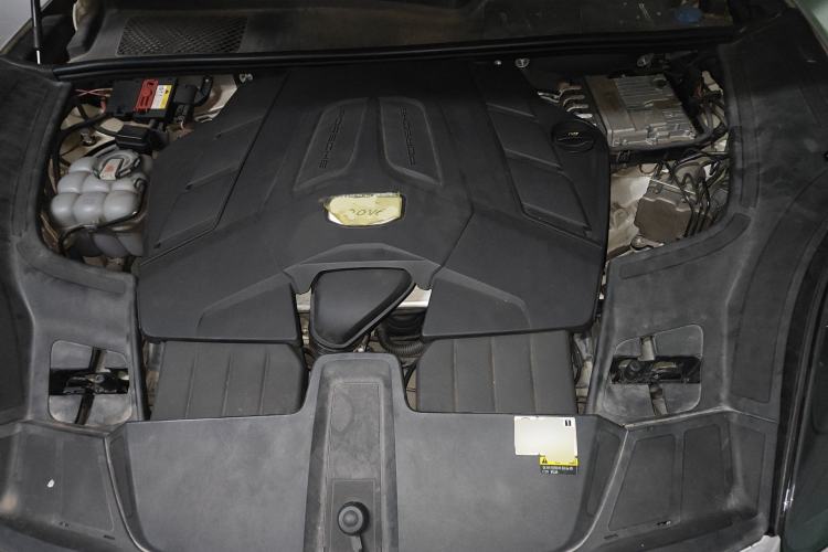 Used Porsche Cayenne 2018 Cayenne 3.0T Engine Bay