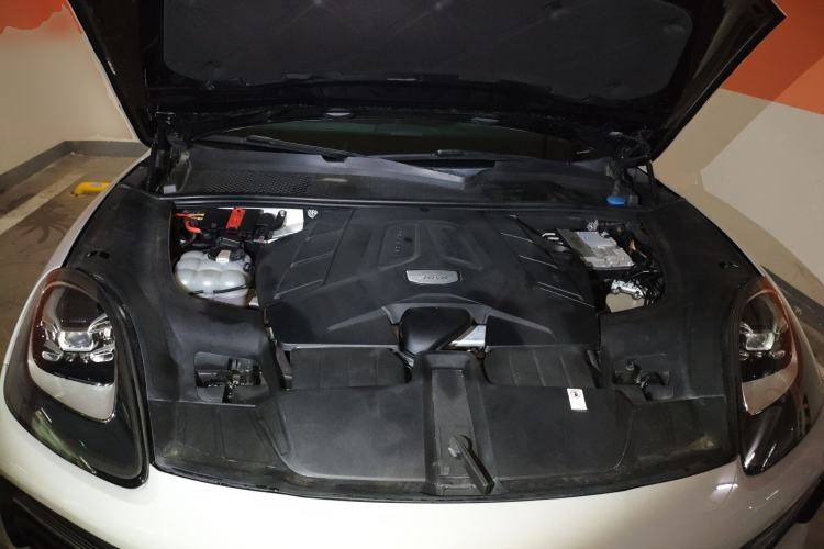 Used Porsche Cayenne 2018 Cayenne 3.0T Engine Bay