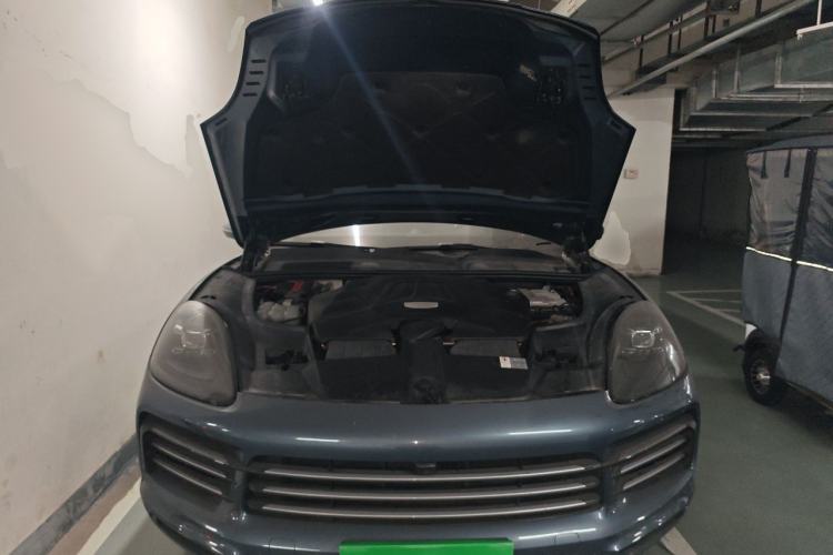Used Porsche Cayenne 2018 Cayenne 3.0T Engine Bay