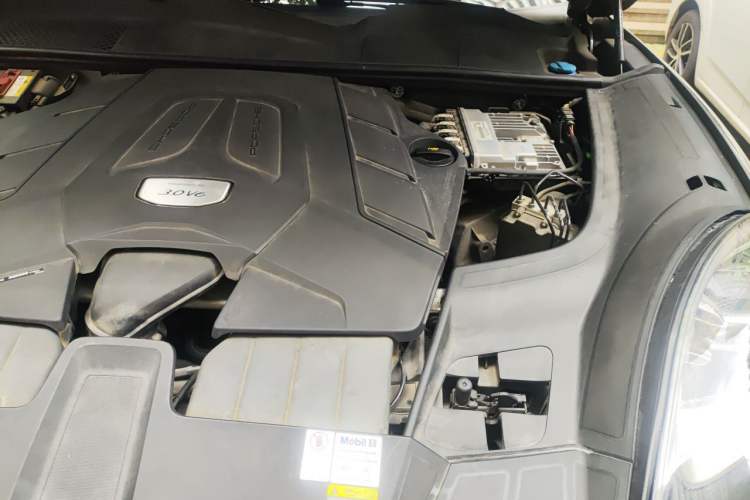 Used Porsche Cayenne 2018 Cayenne 3.0T Engine Bay Left