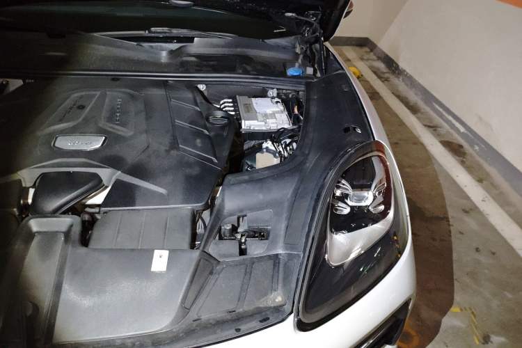 Used Porsche Cayenne 2018 Cayenne 3.0T Engine Bay Left