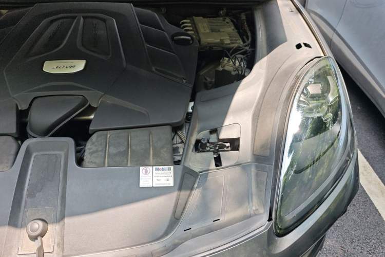 Used Porsche Cayenne 2018 Cayenne 3.0T Engine Bay Left