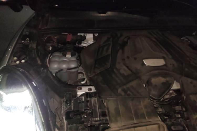 Used Porsche Cayenne 2018 Cayenne 3.0T Engine Bay Right