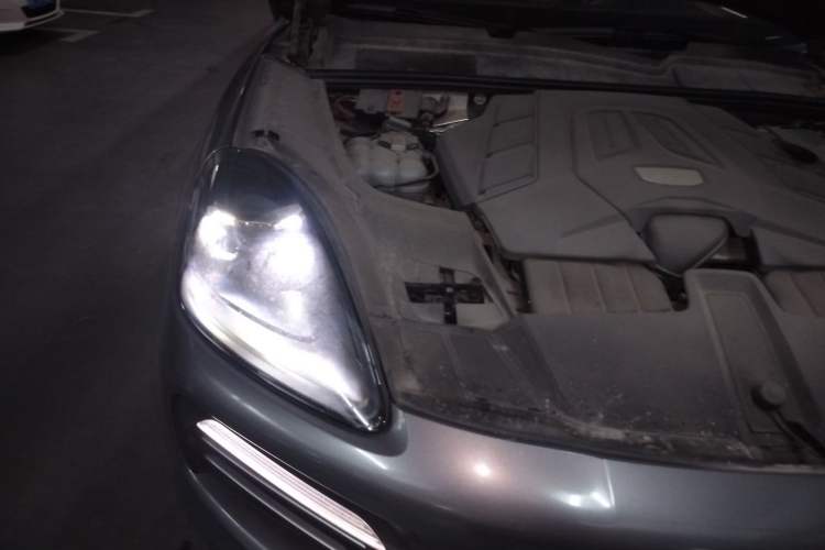 Used Porsche Cayenne 2018 Cayenne 3.0T Engine Bay Right
