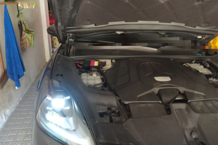 Used Porsche Cayenne 2018 Cayenne 3.0T Engine Bay Right