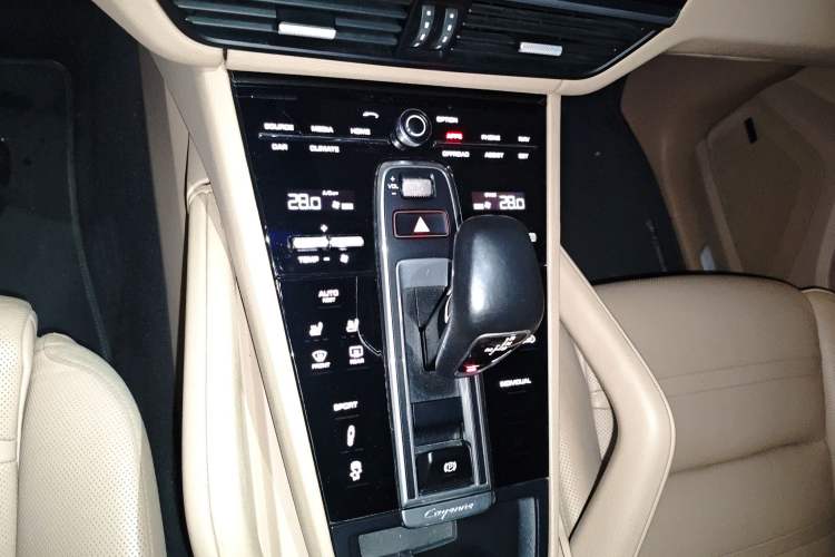 Used Porsche Cayenne 2018 Cayenne 3.0T Gear Lever