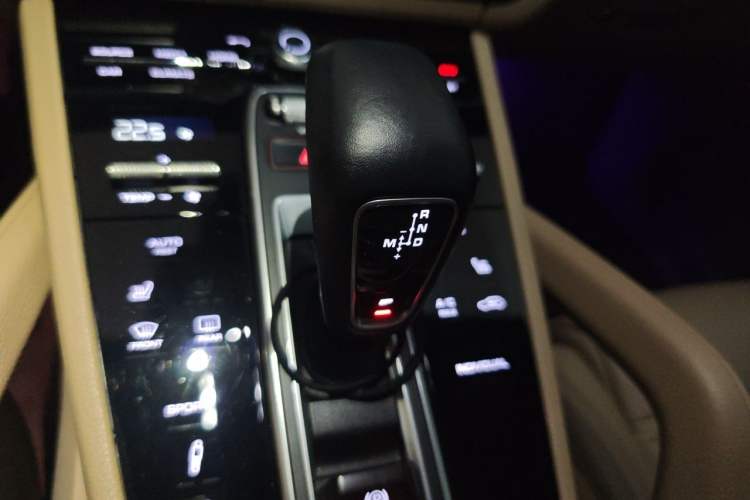 Used Porsche Cayenne 2018 Cayenne 3.0T Gear Lever