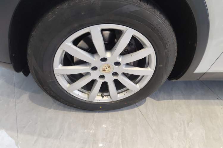 Used Porsche Cayenne 2018 Cayenne 3.0T Left Front Wheel Hub