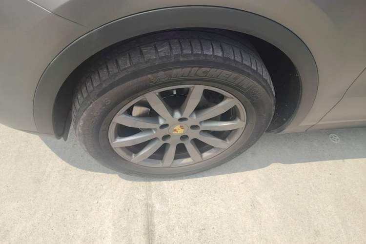 Used Porsche Cayenne 2018 Cayenne 3.0T Left Front Wheel Hub
