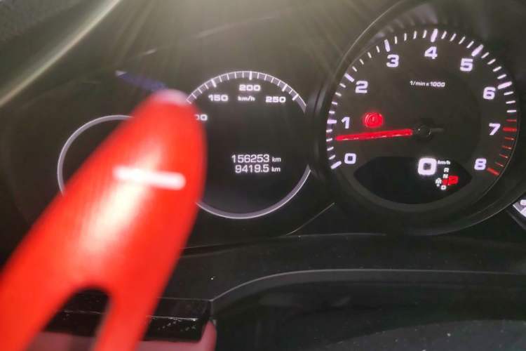 Used Porsche Cayenne 2018 Cayenne 3.0T Odometer Close Up