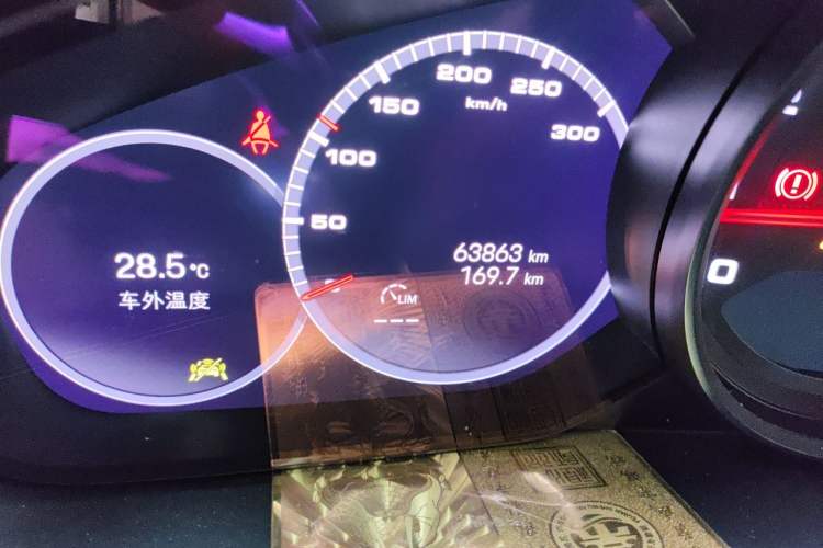 Used Porsche Cayenne 2018 Cayenne 3.0T Odometer Close Up