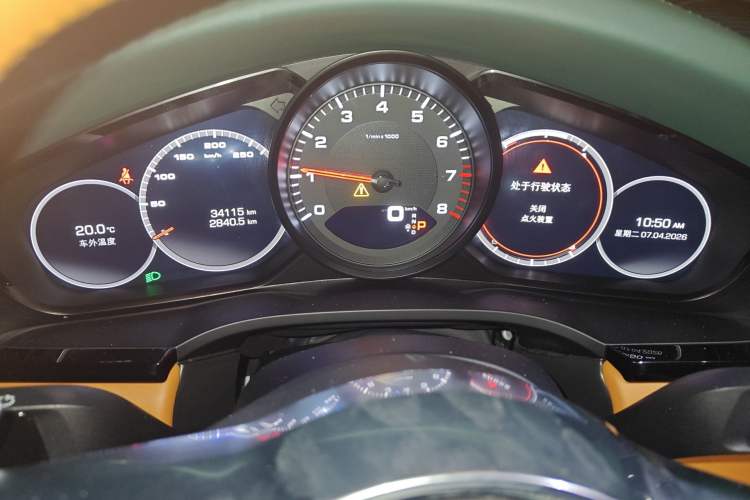 Used Porsche Cayenne 2018 Cayenne 3.0T Odometer Close Up