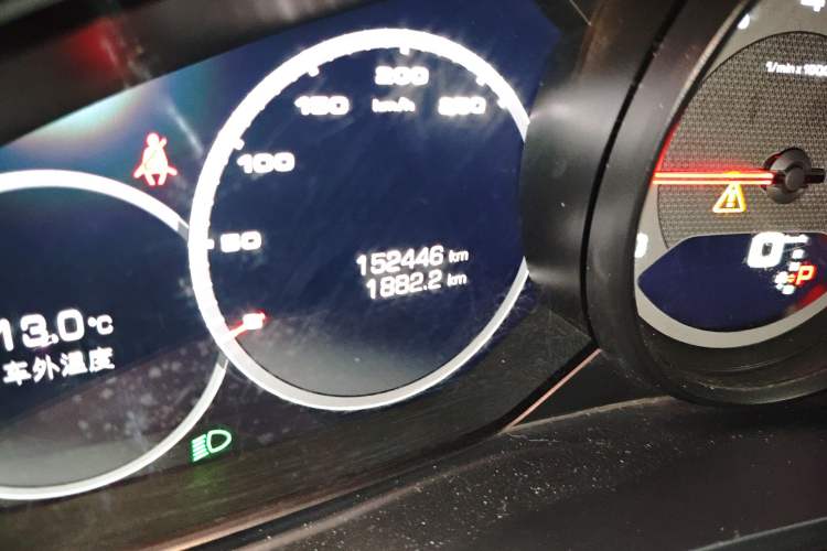 Used Porsche Cayenne 2018 Cayenne 3.0T Odometer Close Up