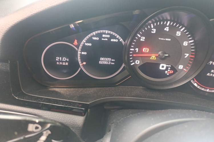 Used Porsche Cayenne 2018 Cayenne 3.0T Odometer Close Up