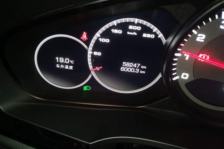 Used Porsche Cayenne 2018 Cayenne 3.0T Odometer Close Up