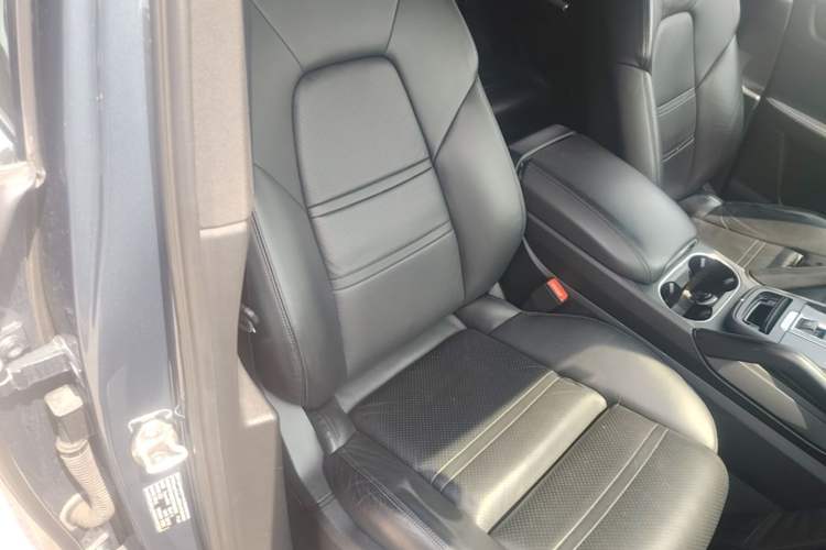Used Porsche Cayenne 2018 Cayenne 3.0T Right Front Seat