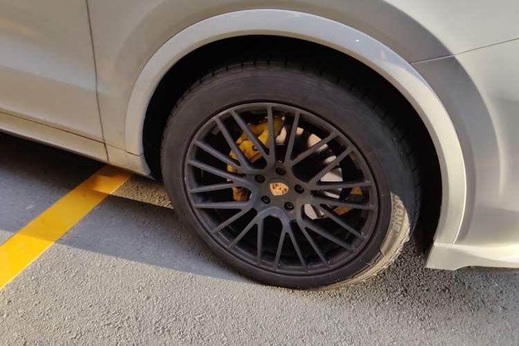 Used Porsche Cayenne 2018 Cayenne 3.0T Right Front Wheel Hub