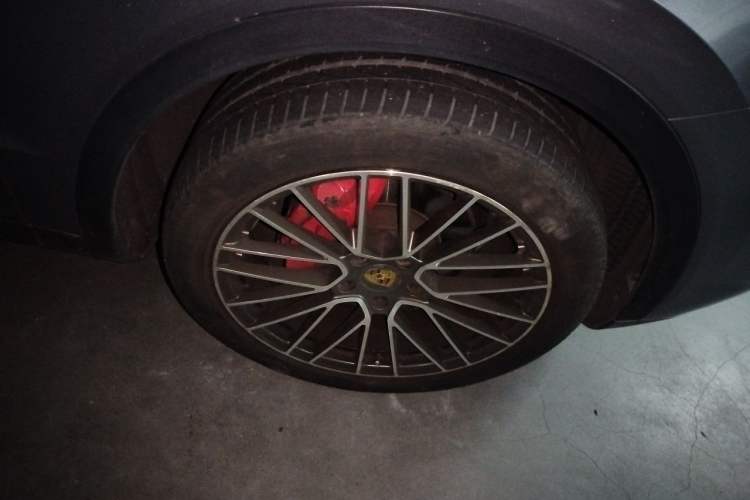 Used Porsche Cayenne 2018 Cayenne 3.0T Right Front Wheel Hub