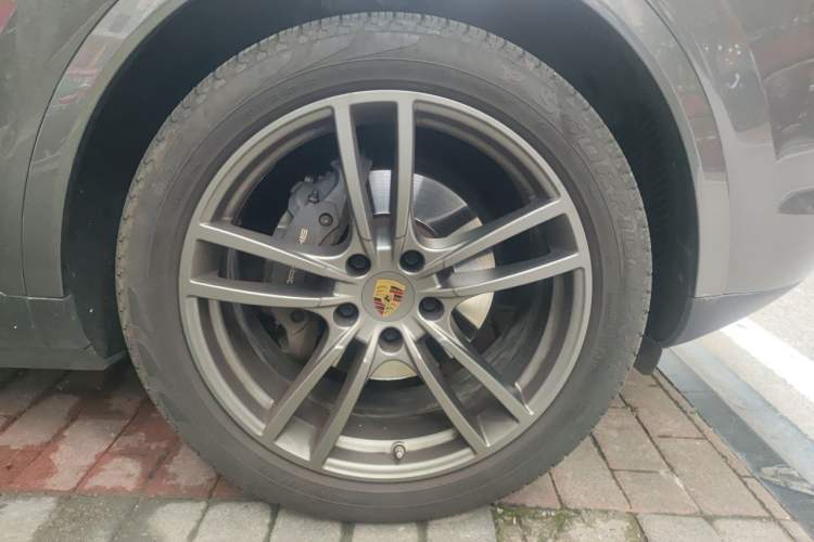 Used Porsche Cayenne 2018 Cayenne 3.0T Right Front Wheel Hub