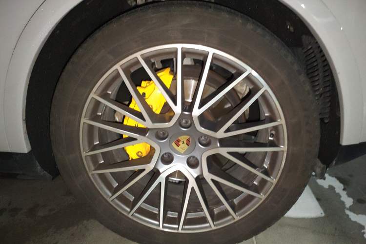 Used Porsche Cayenne 2018 Cayenne 3.0T Right Front Wheel Hub