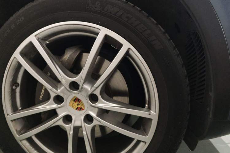 Used Porsche Cayenne 2018 Cayenne 3.0T Right Front Wheel Hub