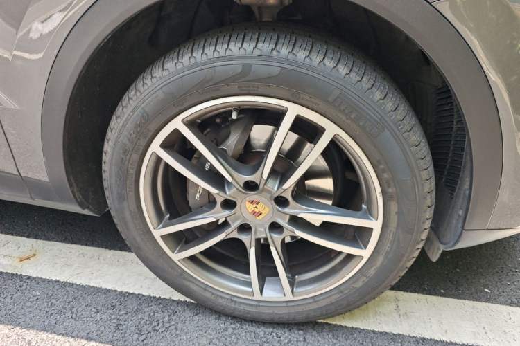 Used Porsche Cayenne 2018 Cayenne 3.0T Right Front Wheel Hub