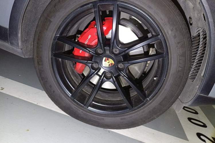 Used Porsche Cayenne 2018 Cayenne 3.0T Right Front Wheel Hub