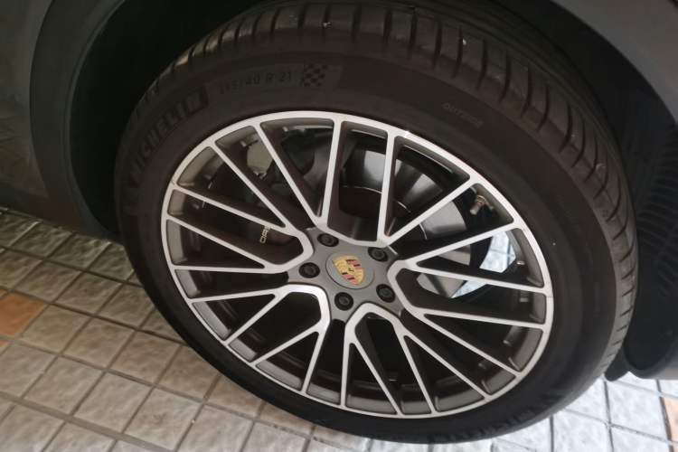 Used Porsche Cayenne 2018 Cayenne 3.0T Right Front Wheel Hub