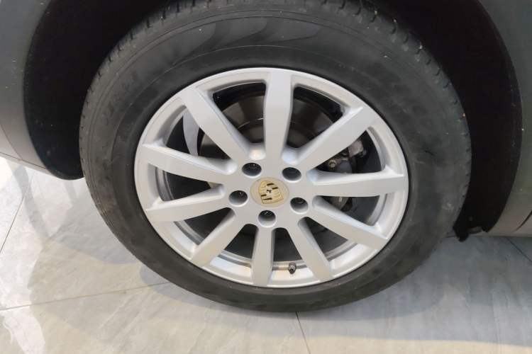 Used Porsche Cayenne 2018 Cayenne 3.0T Right Rear Wheel Hub