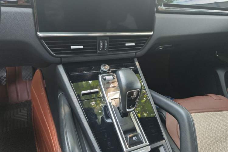 Used Porsche Cayenne 2018 Cayenne 3.0T Audio And AC Panel