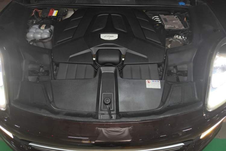 Used Porsche Cayenne 2018 Cayenne S 2.9T Engine Bay