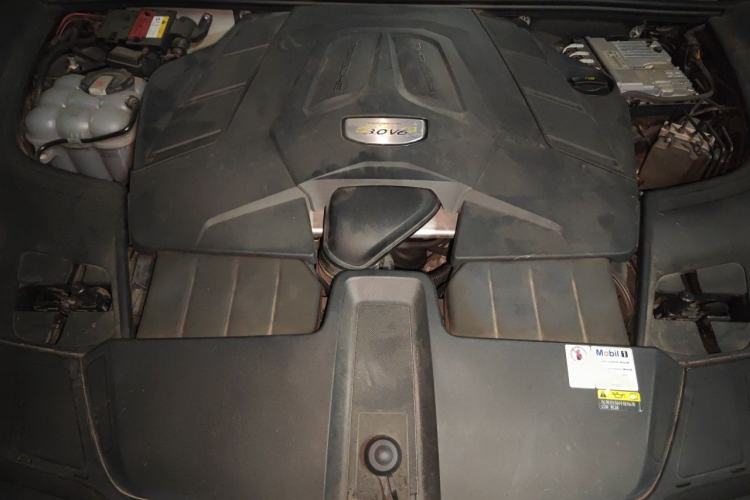 Used Porsche Cayenne 2018 Cayenne 3.0T Engine Bay