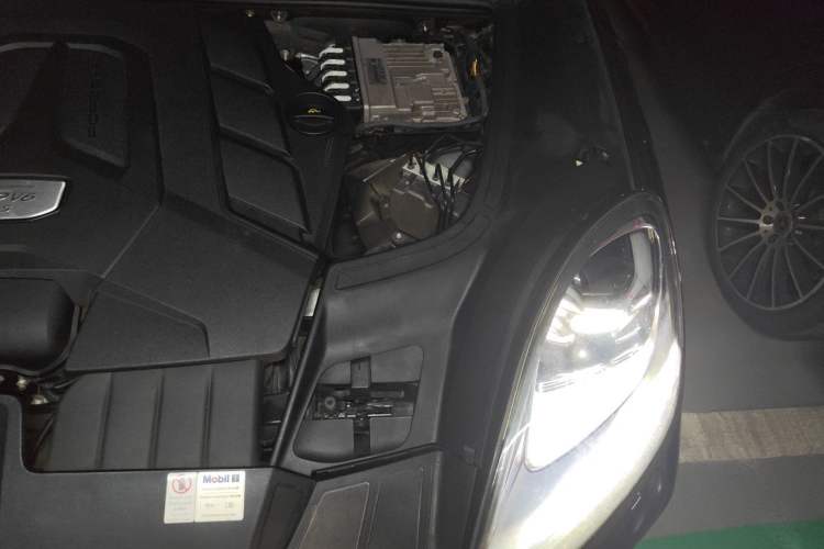 Used Porsche Cayenne 2018 Cayenne S 2.9T Engine Bay Left