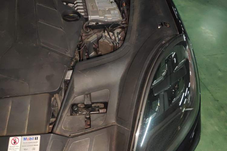 Used Porsche Cayenne 2018 Cayenne 3.0T Engine Bay Left