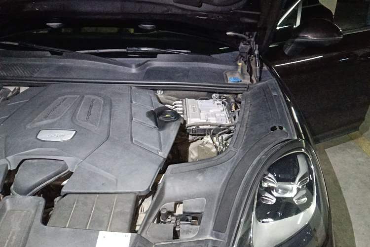 Used Porsche Cayenne 2018 Cayenne 3.0T Engine Bay Left