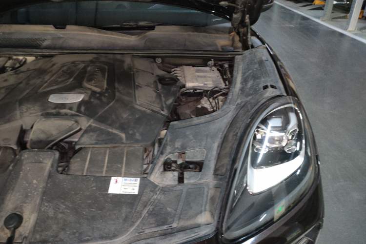 Used Porsche Cayenne 2018 Cayenne 3.0T Engine Bay Left
