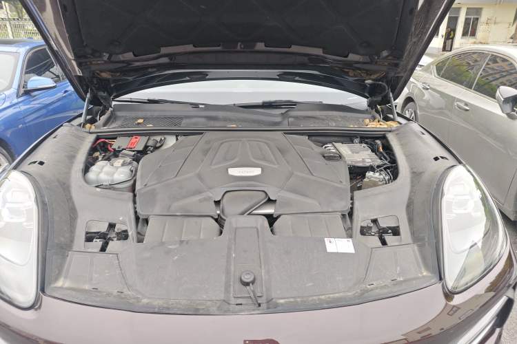 Used Porsche Cayenne 2018 Cayenne 3.0T Engine Bay